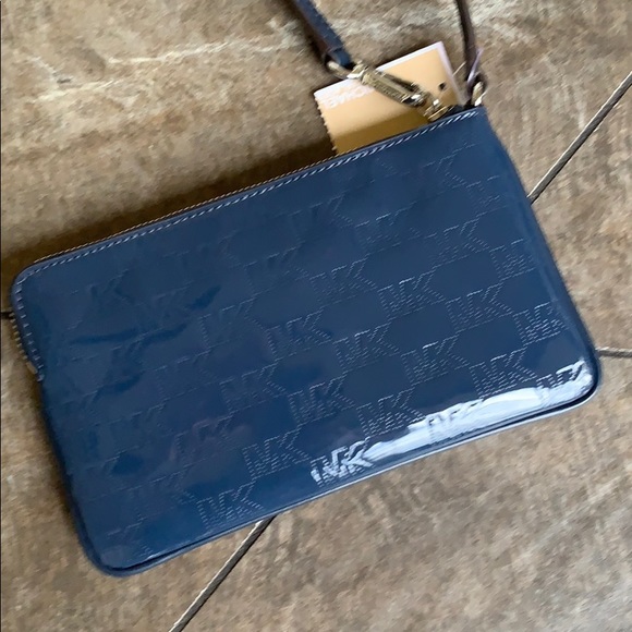 MICHAEL KORS JET SET ITEM LG GUSSET WRISTLET Navy - Picture 3 of 16